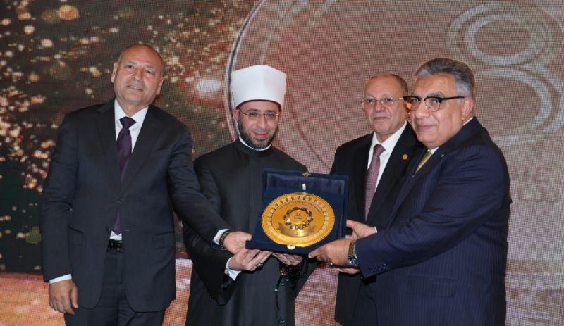 ختام اللقاء بين الوزير والعالم