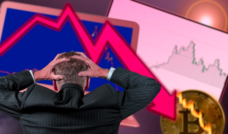 암호화폐 시장 경고음! 비트코인 10% 급락으로 1,100억 달러 증발, 패닉 셀링 확산