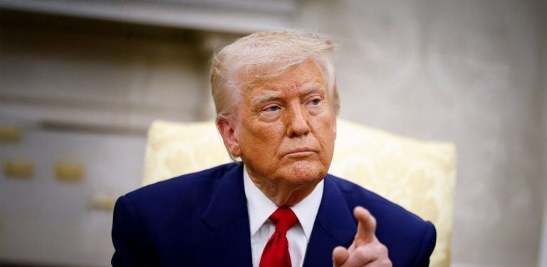 最高裁が5対4でトランプ氏のFRBクック理事解任を阻止—大統領権限は拡大へ