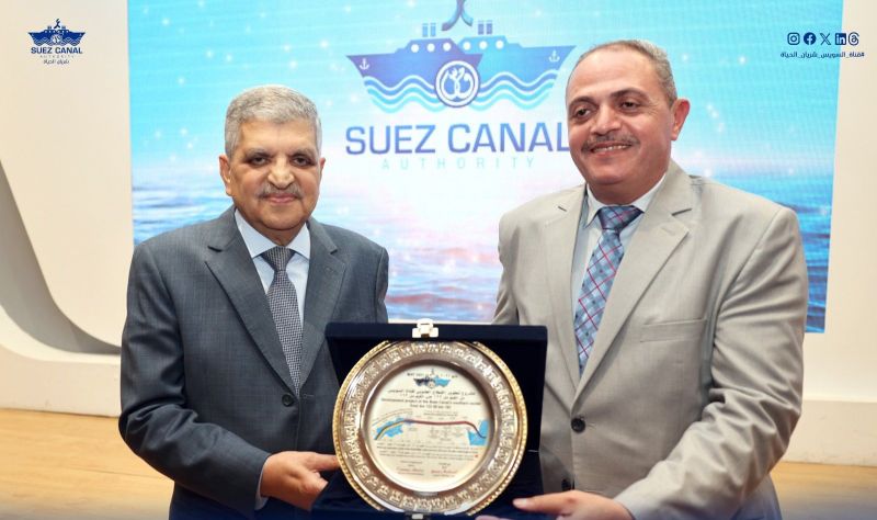 الفريق أسامة ربيع مع أوائل الثانوية العامة
