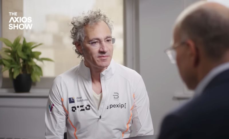Palantir 執行長專訪暴走怒轟 AI 產業「瘋了」，稱許多 CEO 私下對 AI 模型公司非常憤怒
