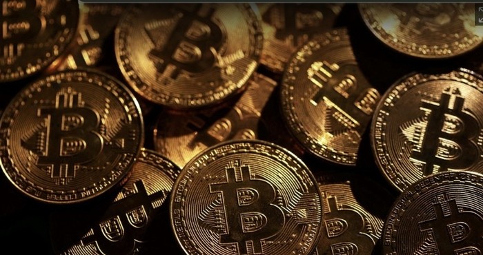 ビットコイン価格と企業購入量の相関グラフ