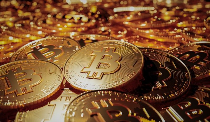 【緊急分析】ビットコイン、7.8万ドルが次の天井か？ 利確売りで10%下落リスク高まる