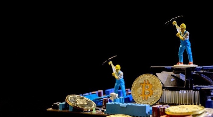비트코인 채굴株, ’AI 기대감에 팔았다’...내부자 매도 논란 확산