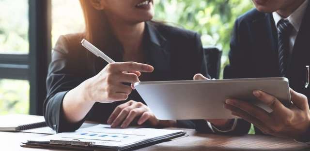 六大生保会社の業績推移グラフ